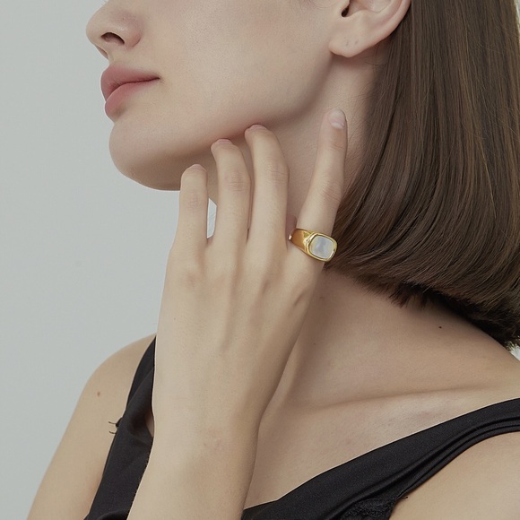 Gold Plated Squared White Seashell Signet Ring - Picture 6 of 12